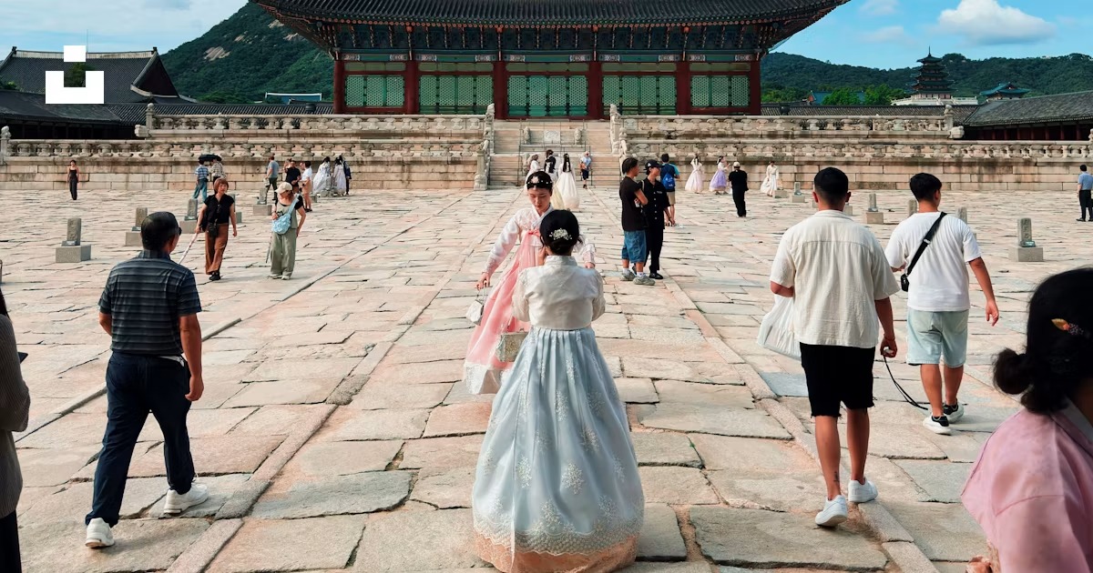 liburan kilat 4 hari ke Seoul - hanbok tradisional di Gyeongbokgung Palace