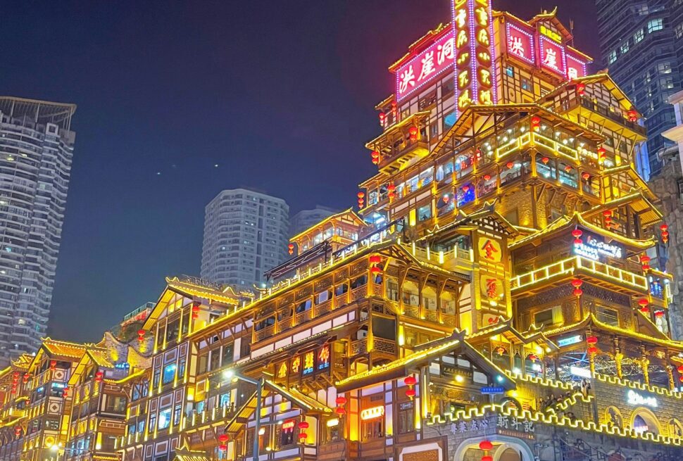 wisata chongqing hongyadong shelby tour