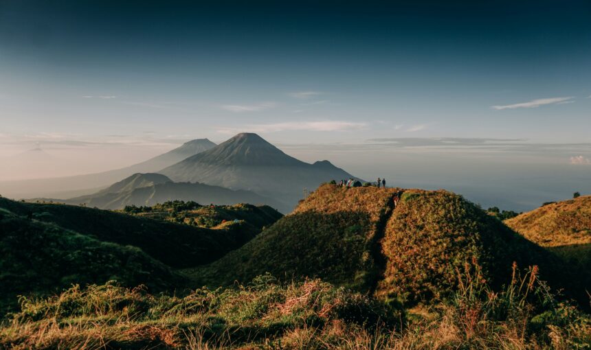 Misteri dan Sunrise Dieng Wonosobo: Kisah Anak Gimbal, Kawah Beracun, sampai Golden Sunrise di Sikunir
